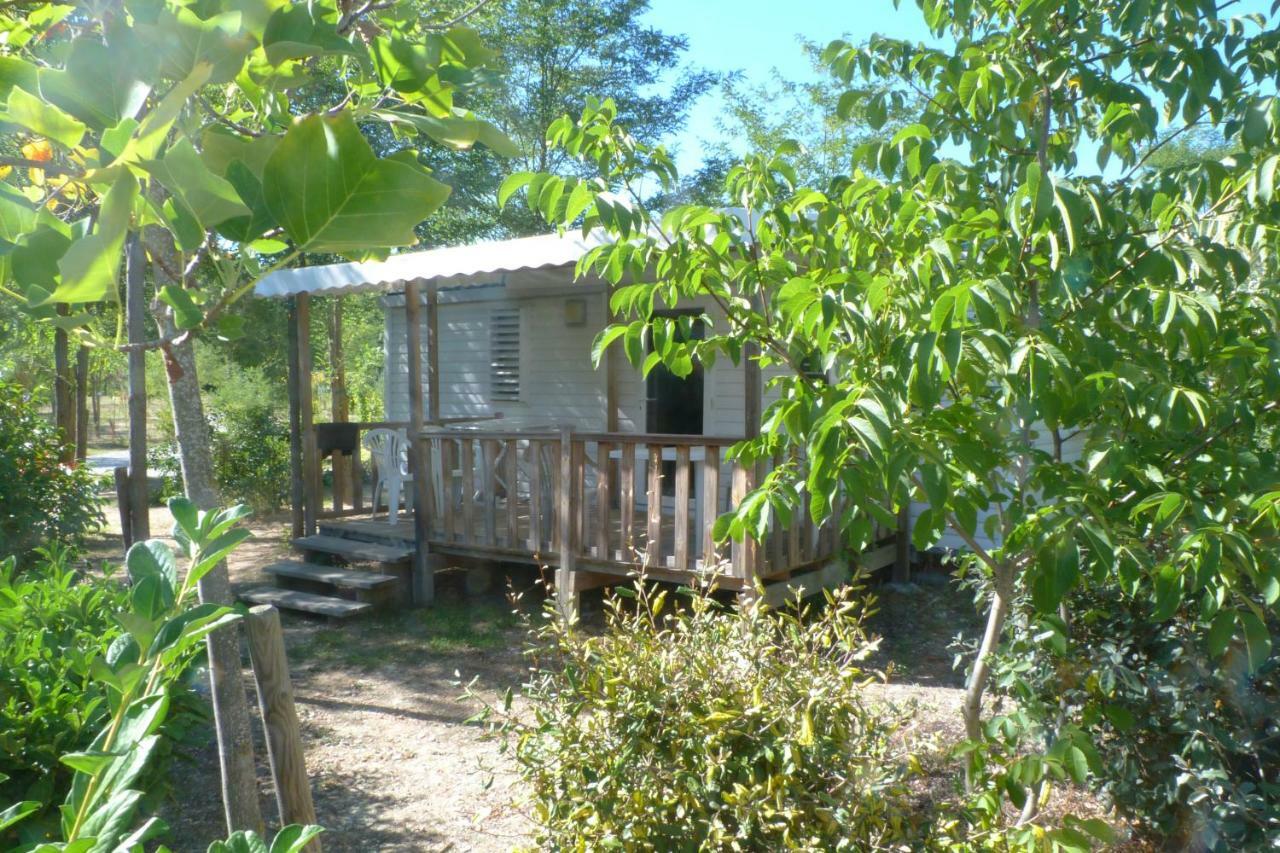 Camping L'Eau Vive Hotel Dauphin Buitenkant foto