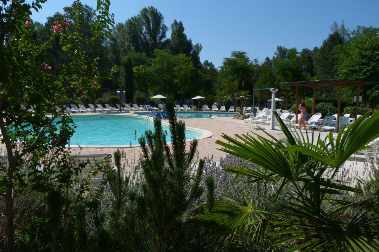 Camping L'Eau Vive Hotel Dauphin Buitenkant foto