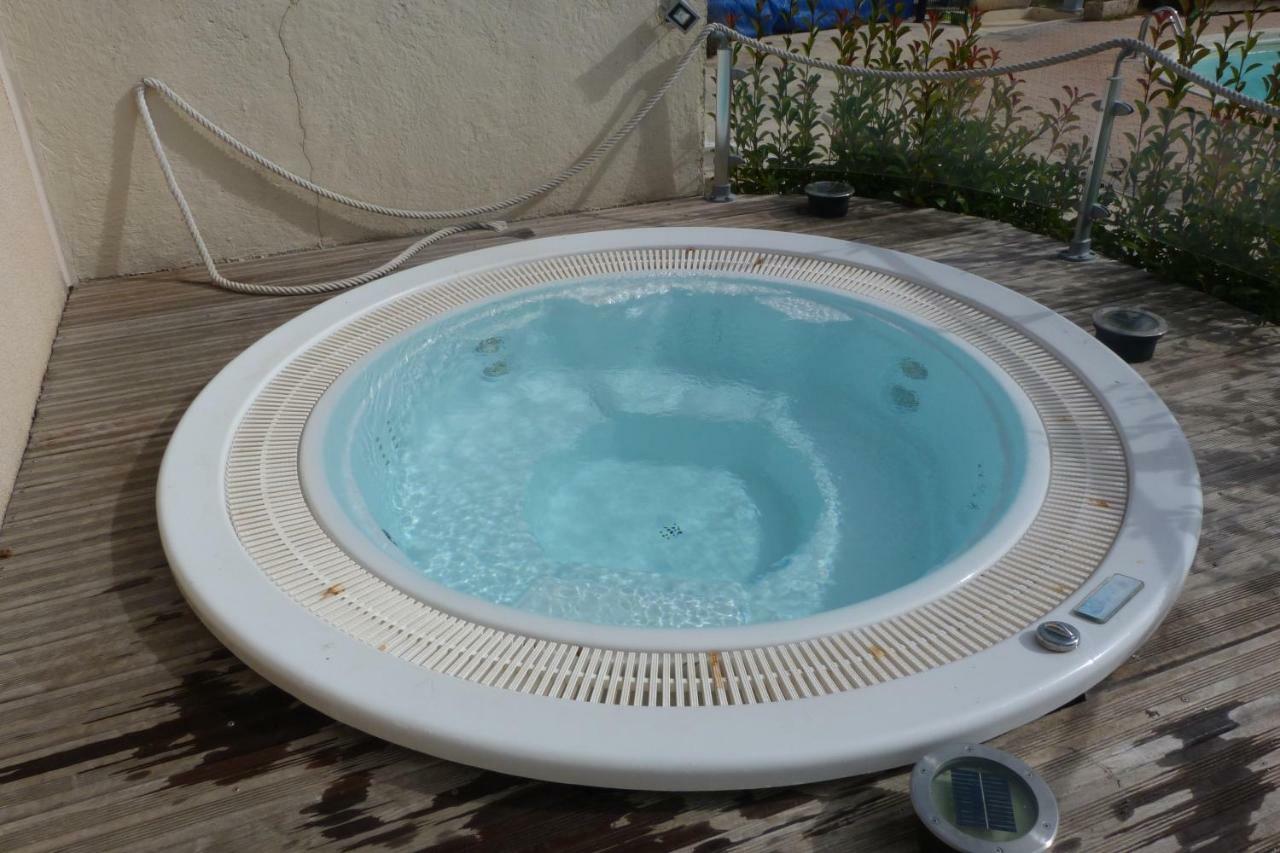 Camping L'Eau Vive Hotel Dauphin Buitenkant foto