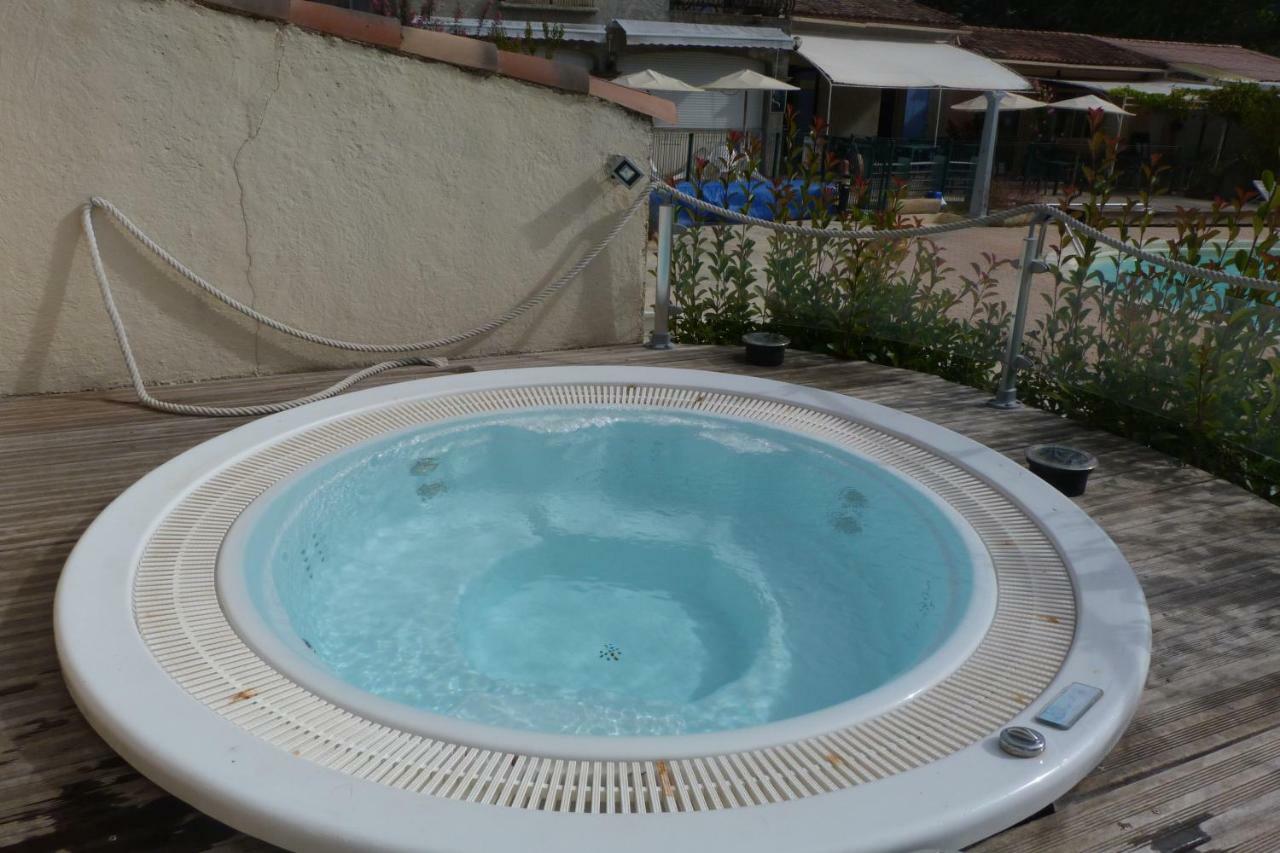 Camping L'Eau Vive Hotel Dauphin Buitenkant foto