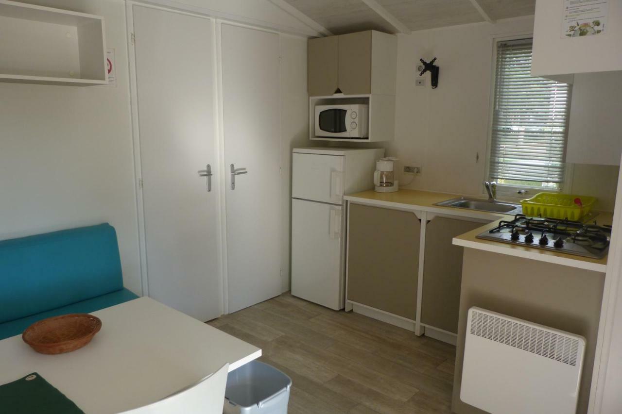 Camping L'Eau Vive Hotel Dauphin Buitenkant foto